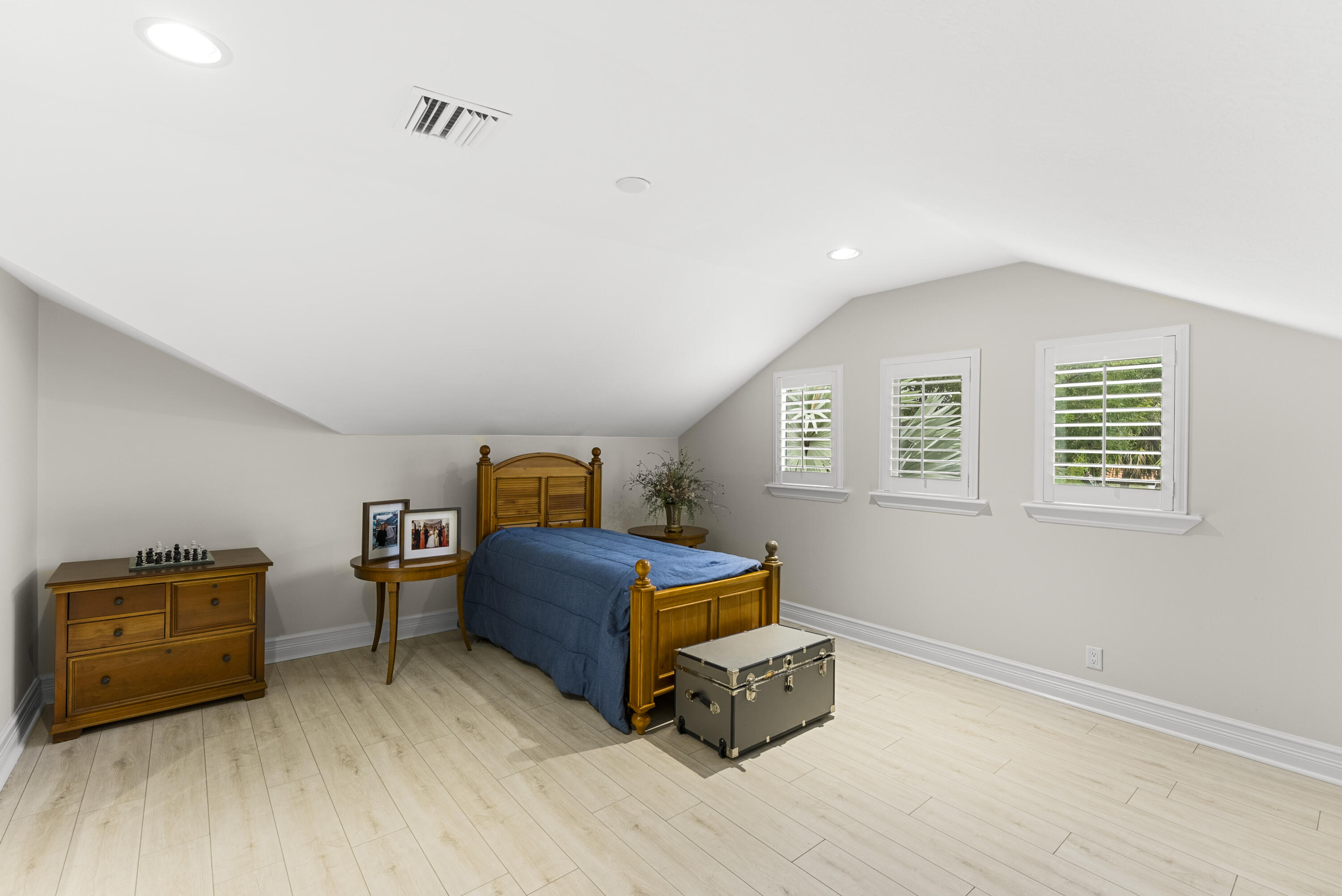 915 Parkside Circle N