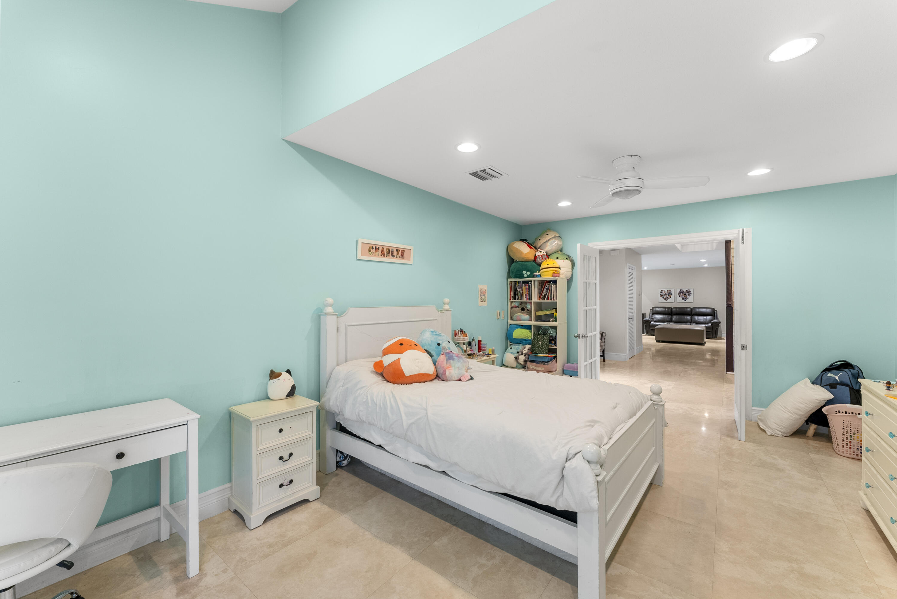 915 Parkside Circle N