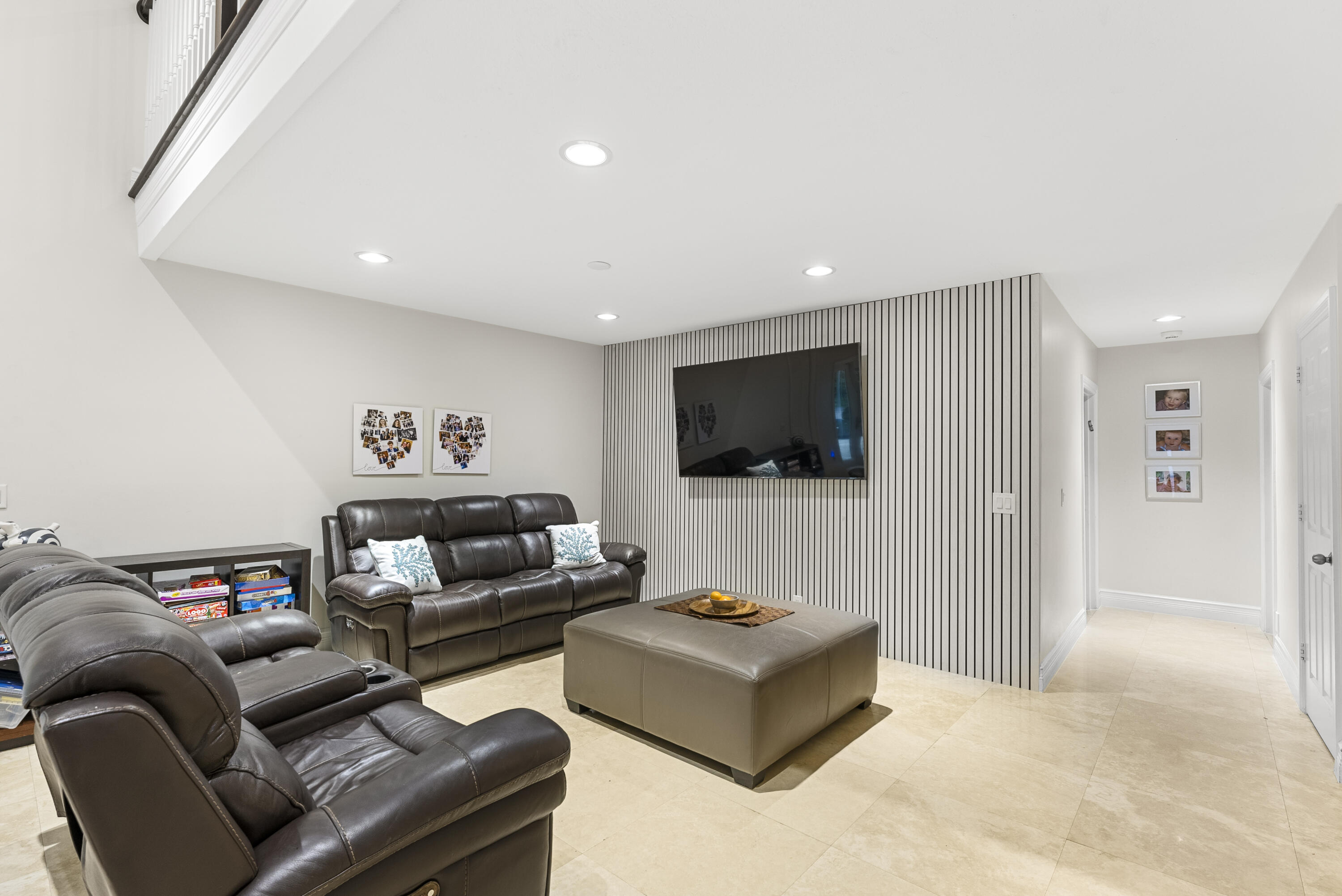 915 Parkside Circle N