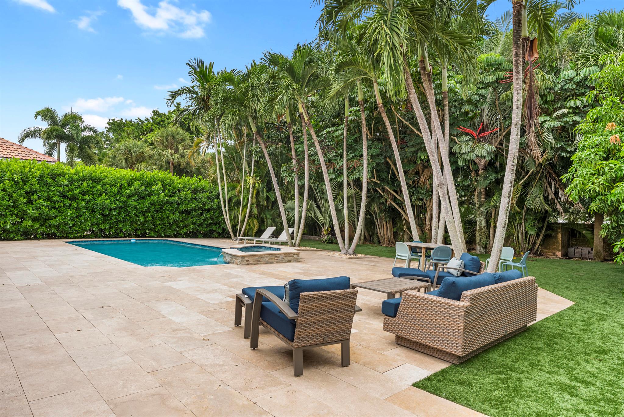 915 Parkside Circle N