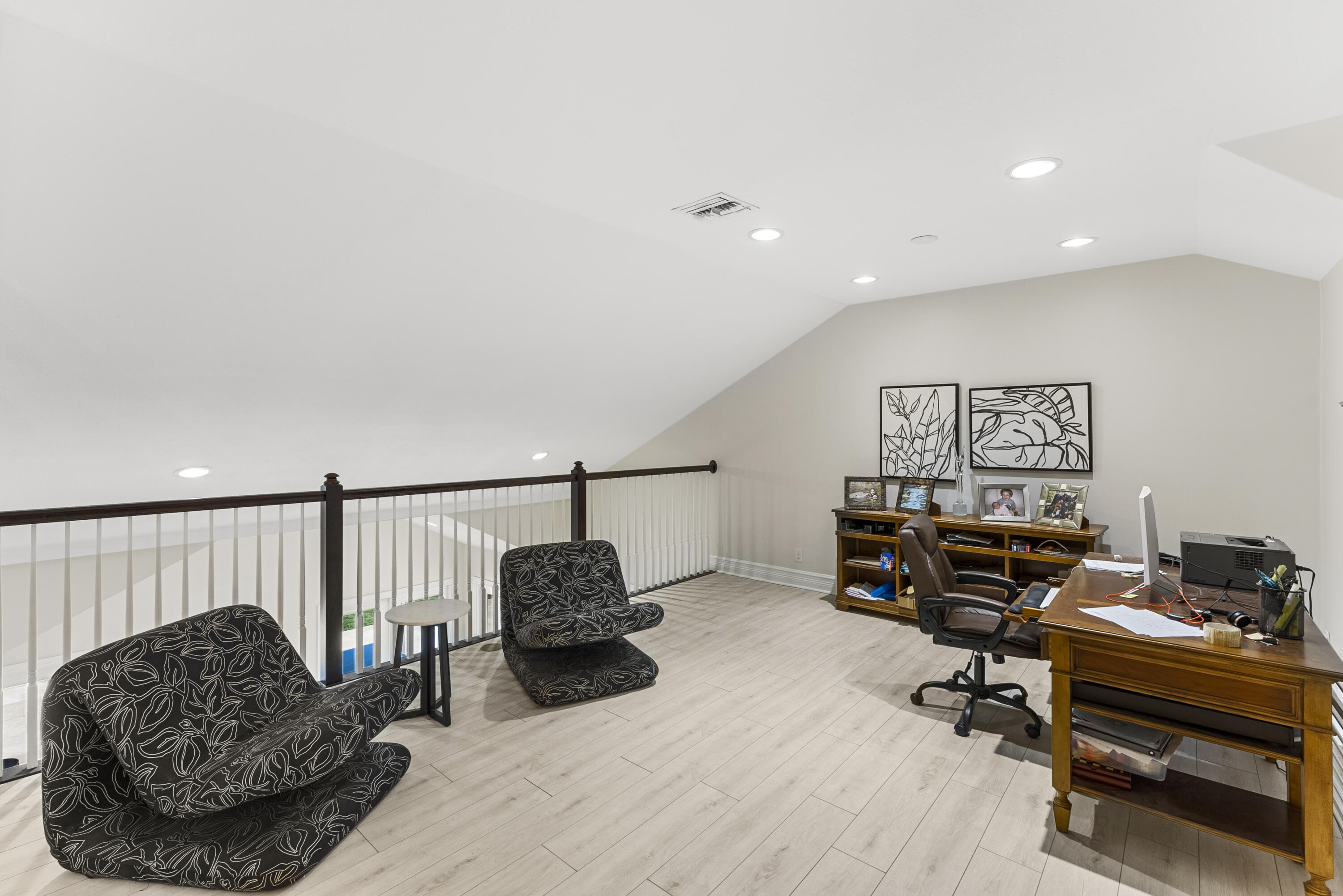 915 Parkside Circle N