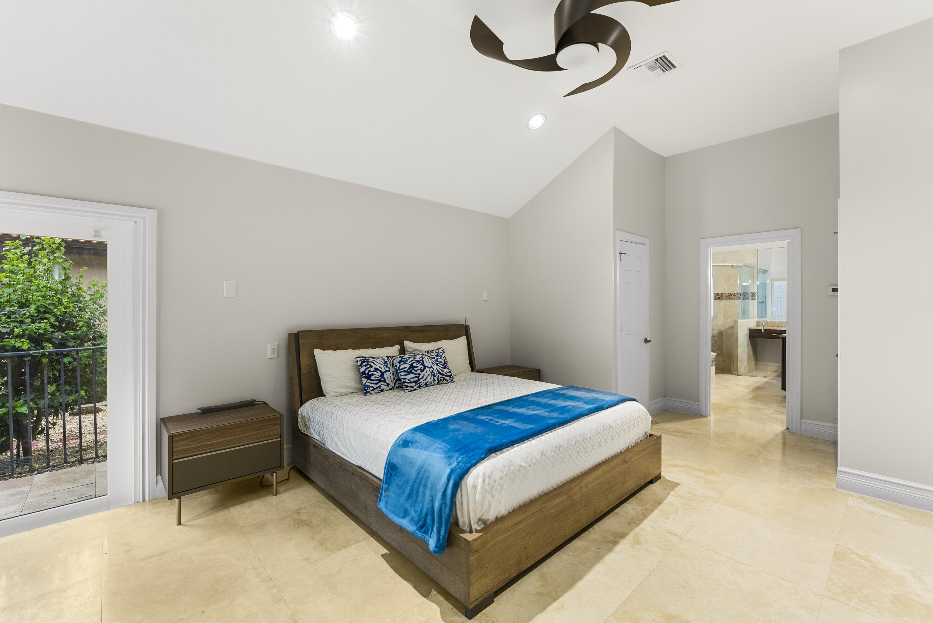 915 Parkside Circle N