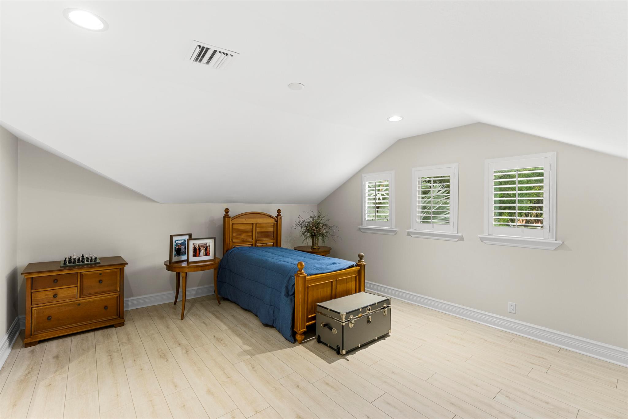 915 Parkside Circle N