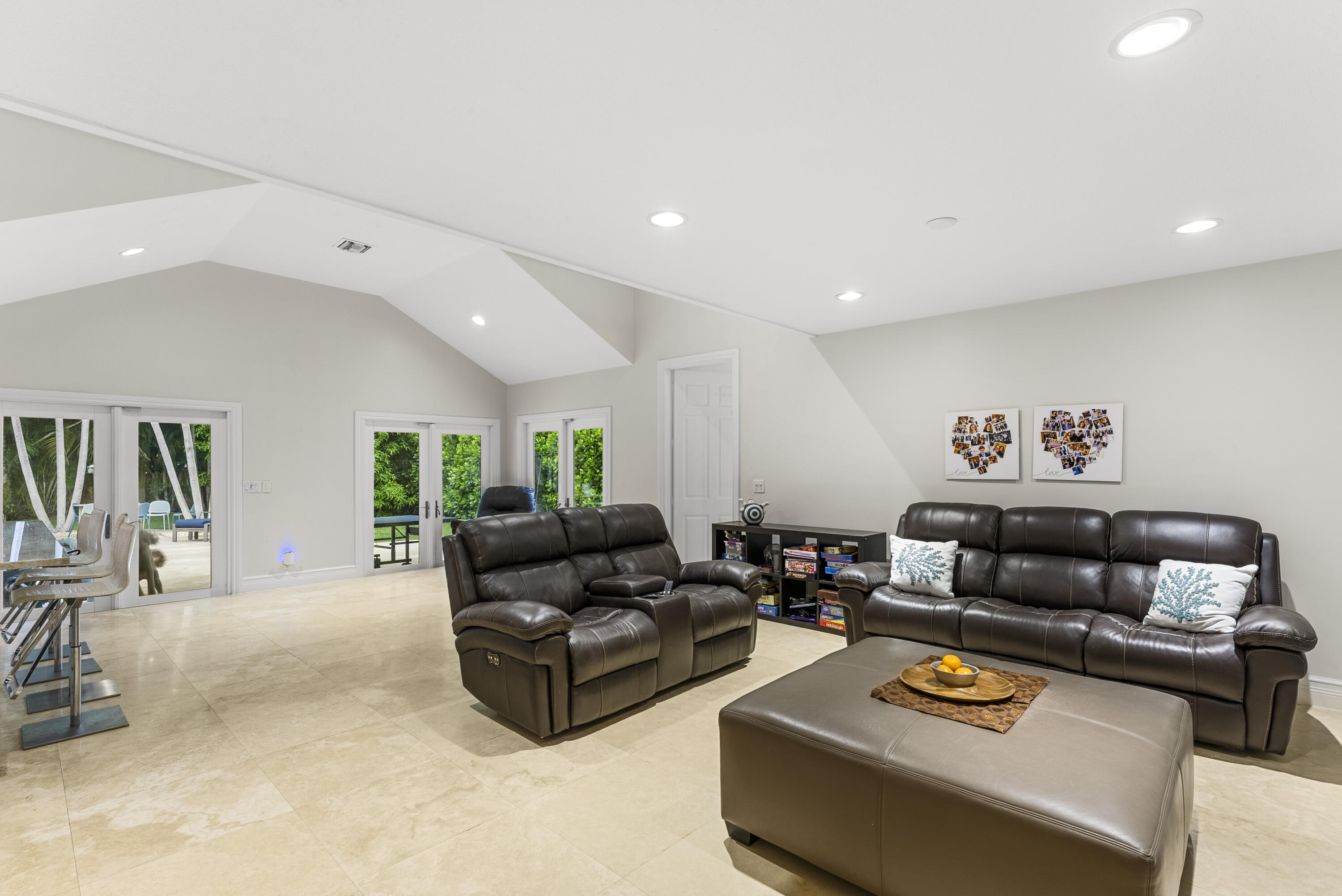 915 Parkside Circle N