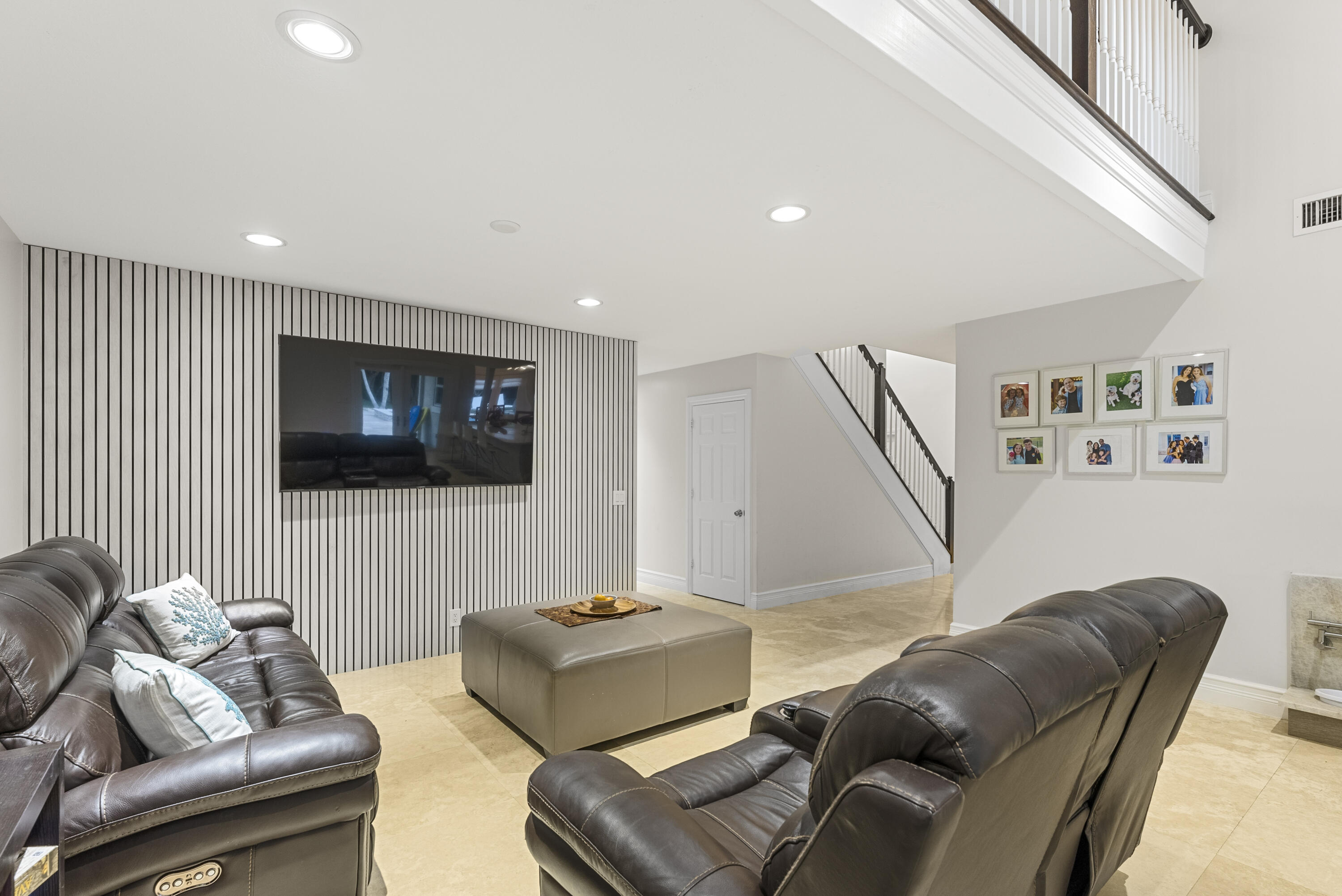 915 Parkside Circle N