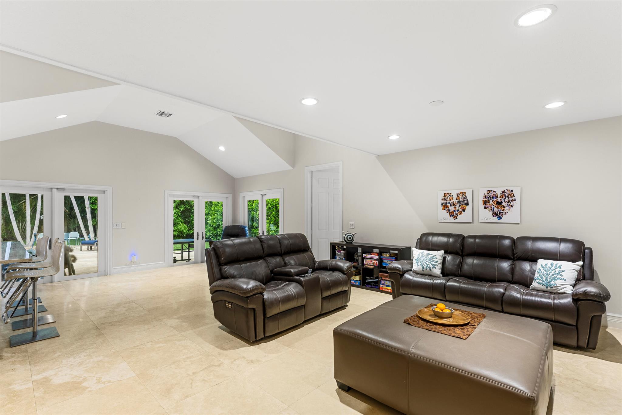 915 Parkside Circle N