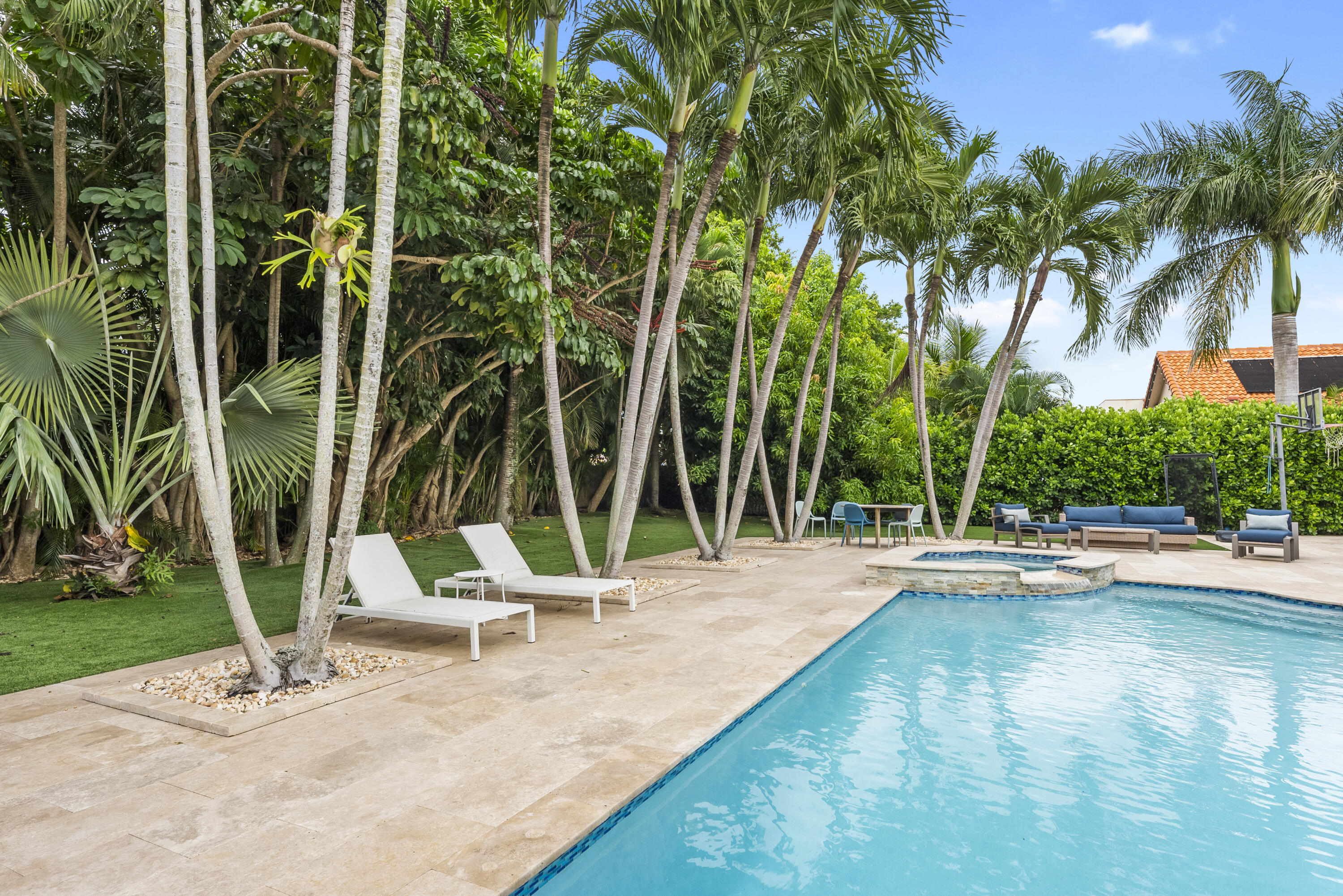 915 Parkside Circle N