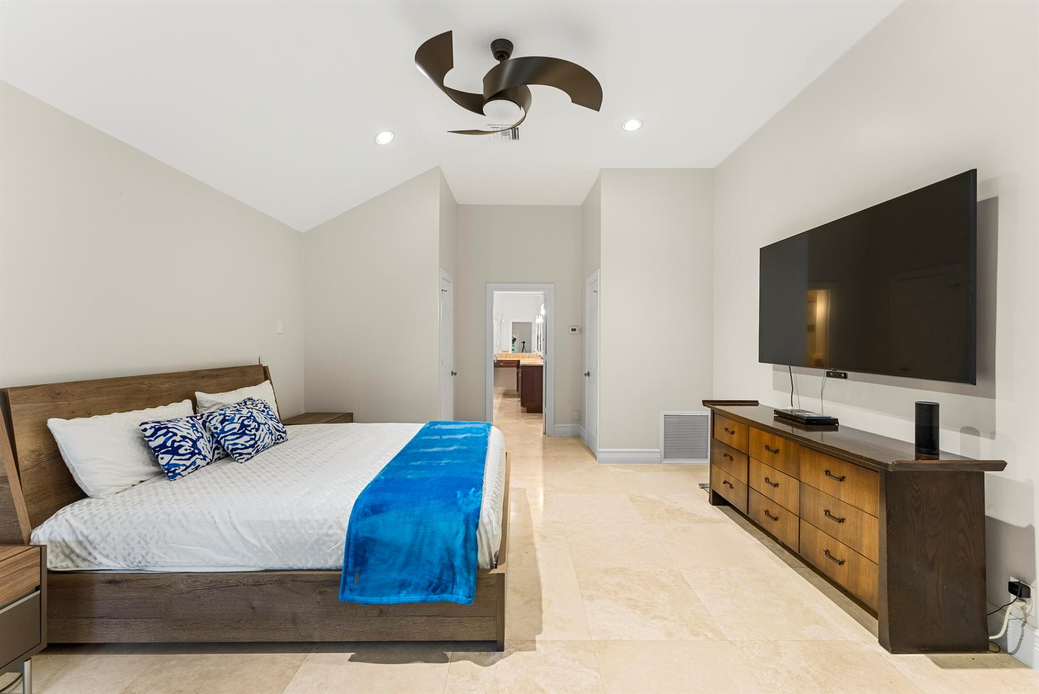 915 Parkside Circle N