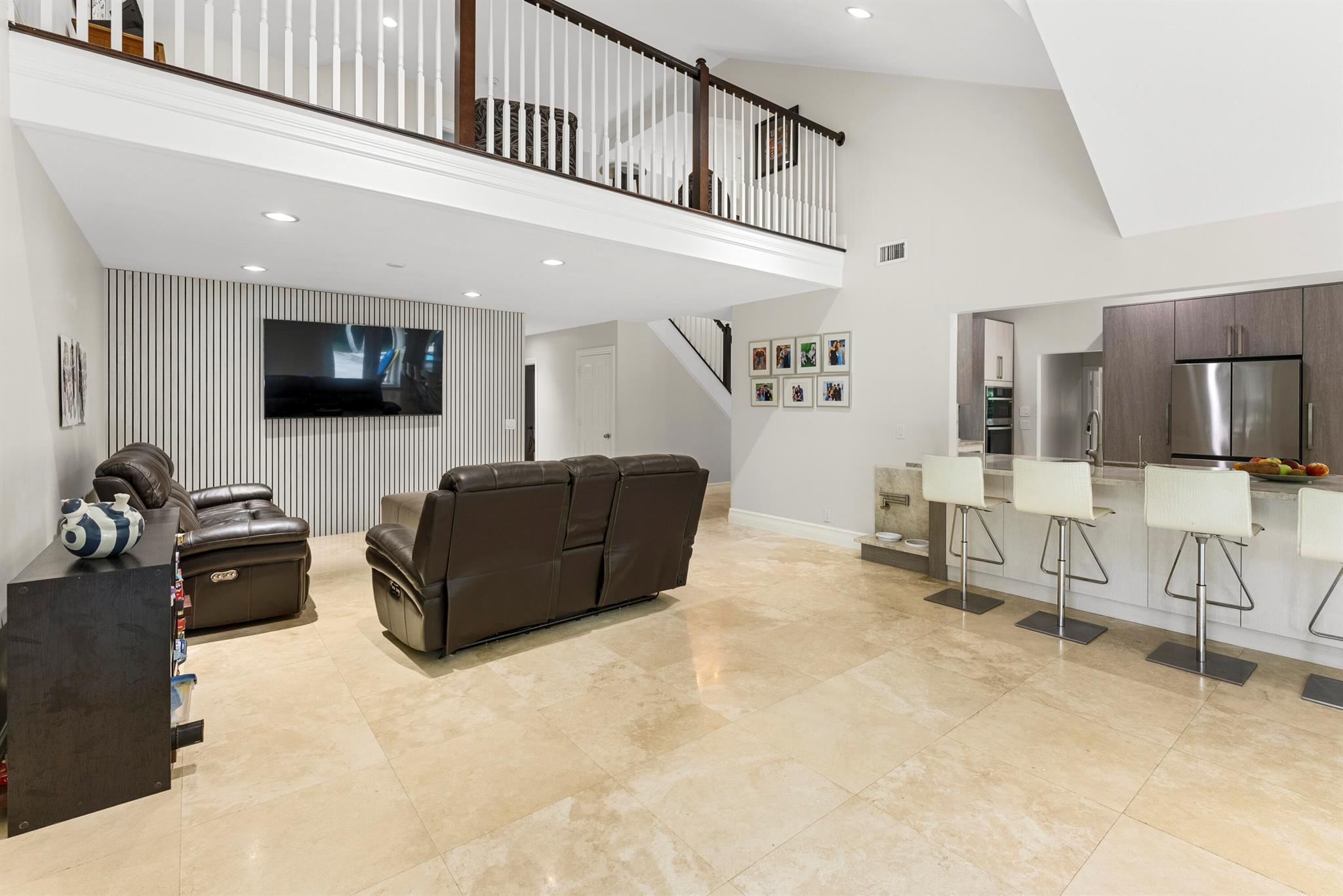 915 Parkside Circle N