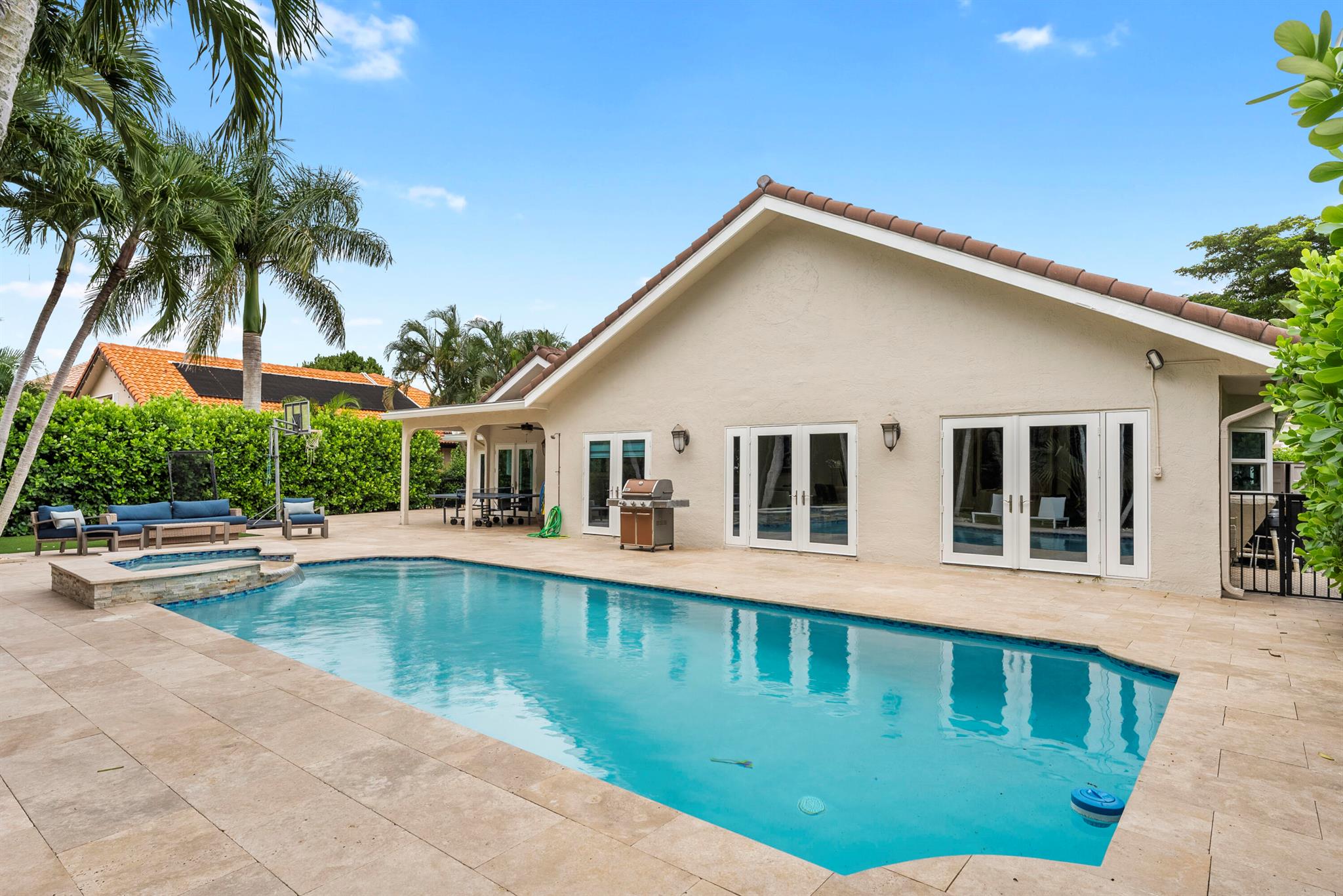 915 Parkside Circle N