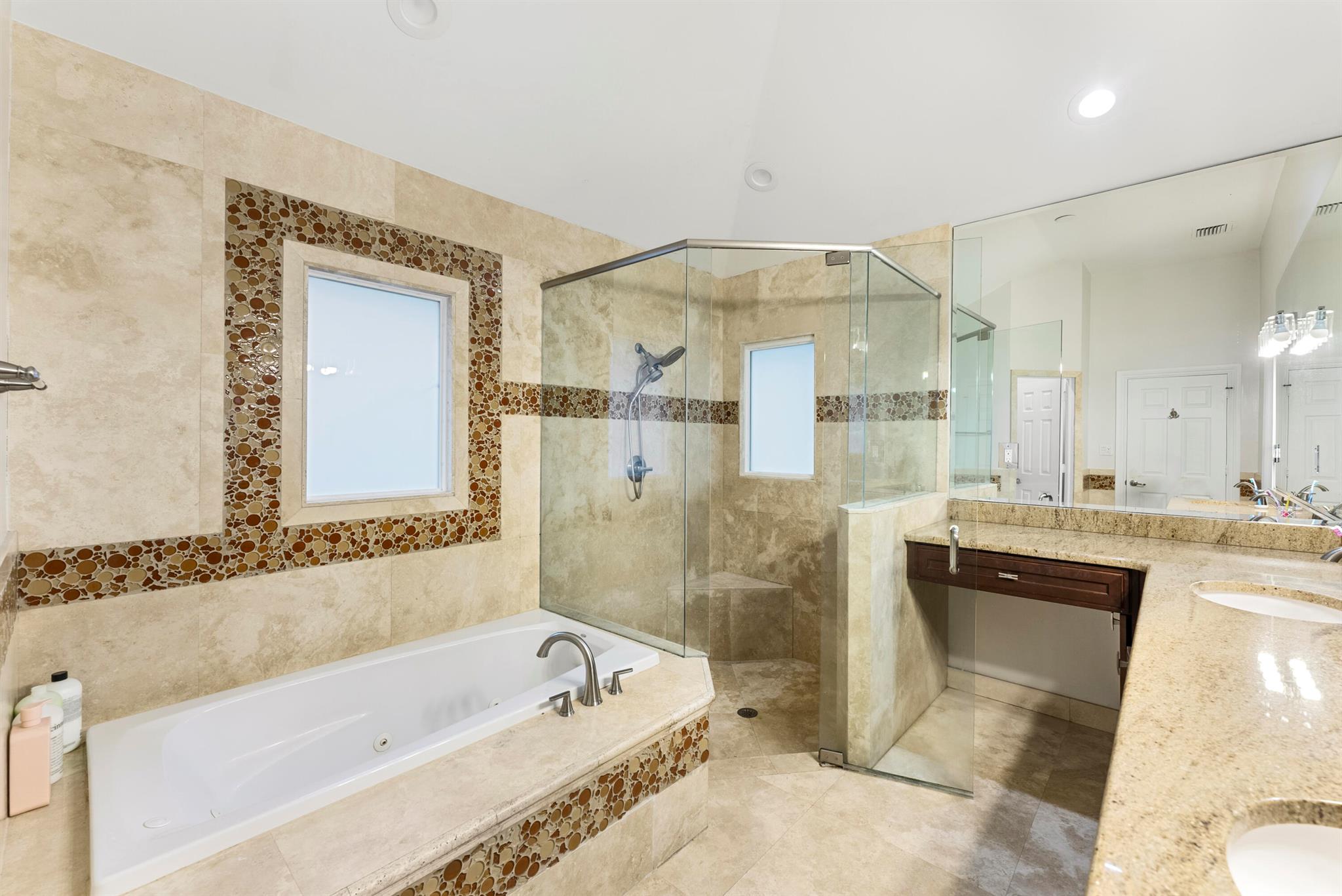 915 Parkside Circle N