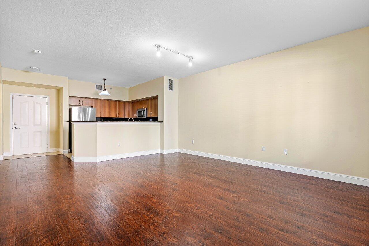 250 NE 3rd Avenue 1-205