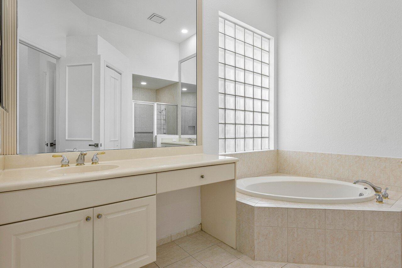 7976 Villa D Este Way