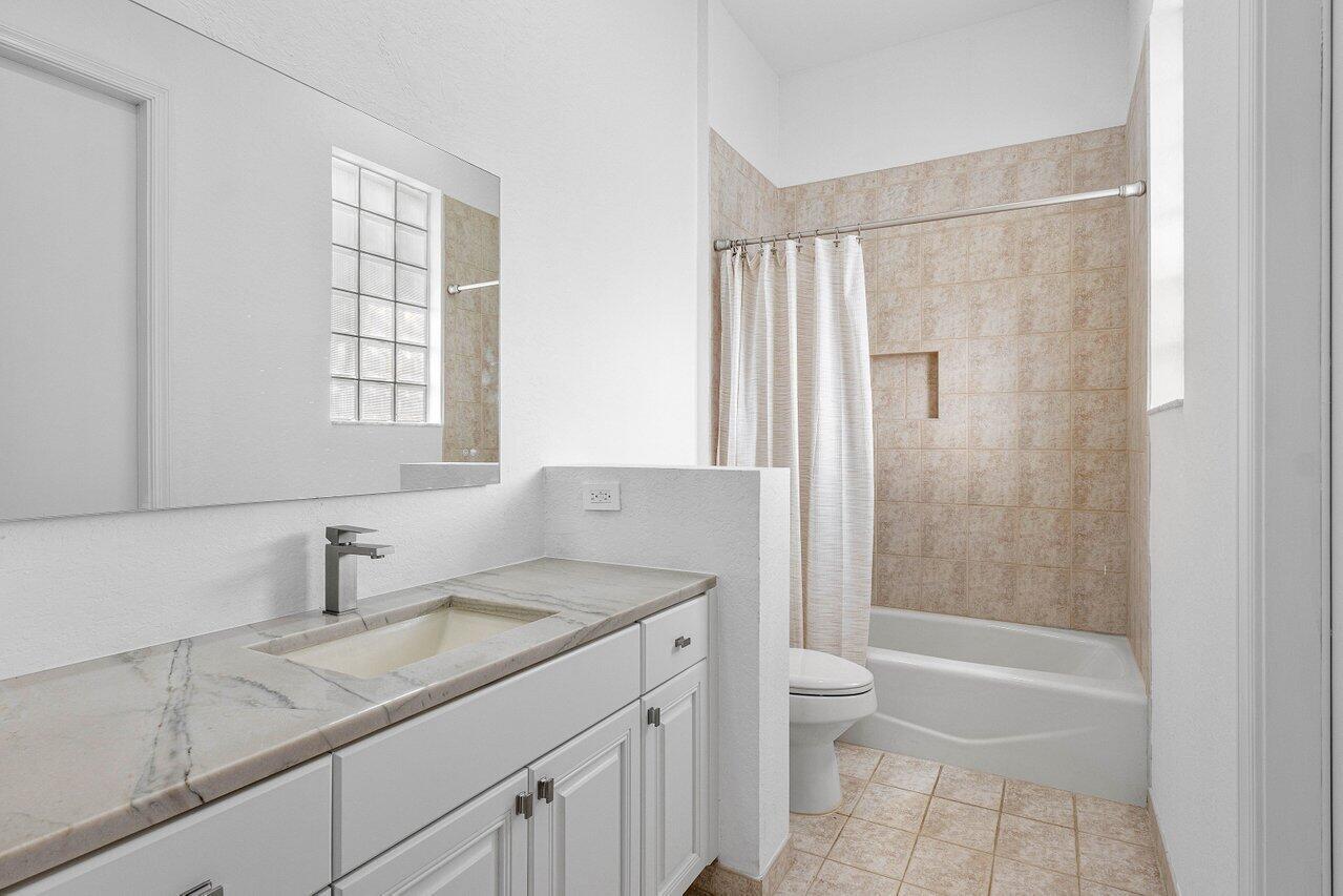 7976 Villa D Este Way