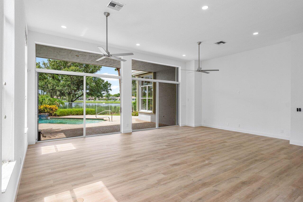 7976 Villa D Este Way