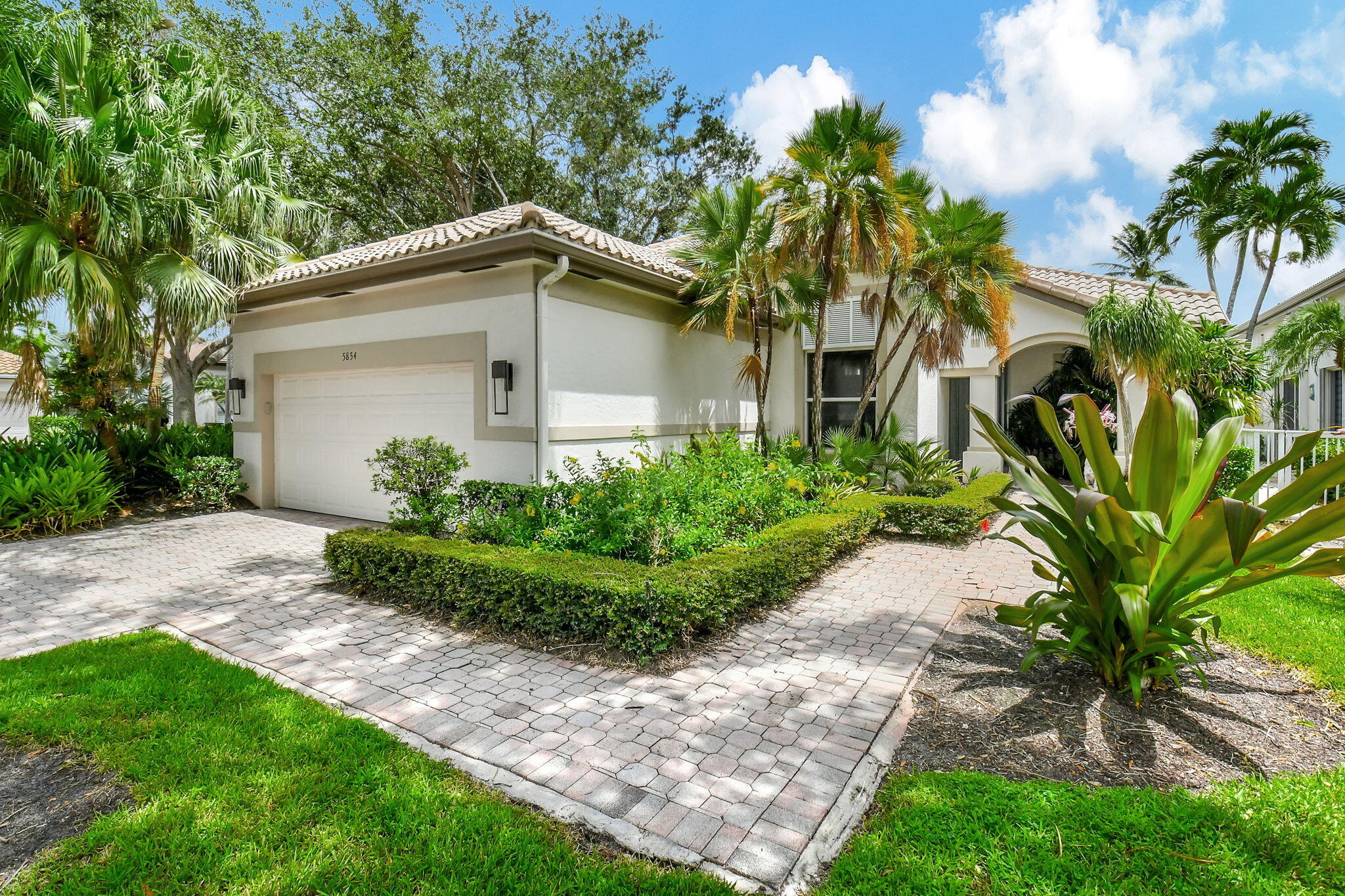 5854 NW 25th Terrace
