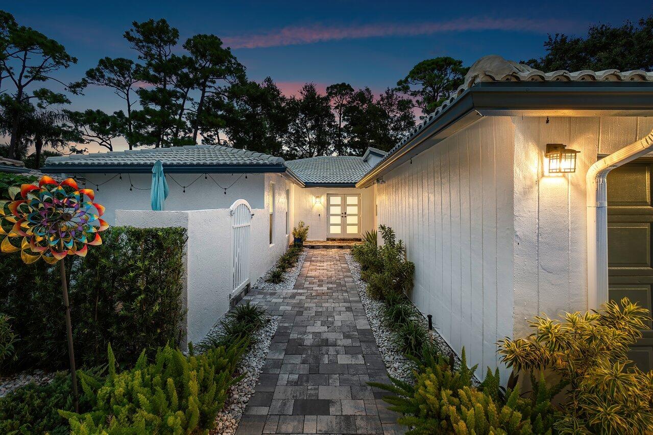 28 Woods Lane