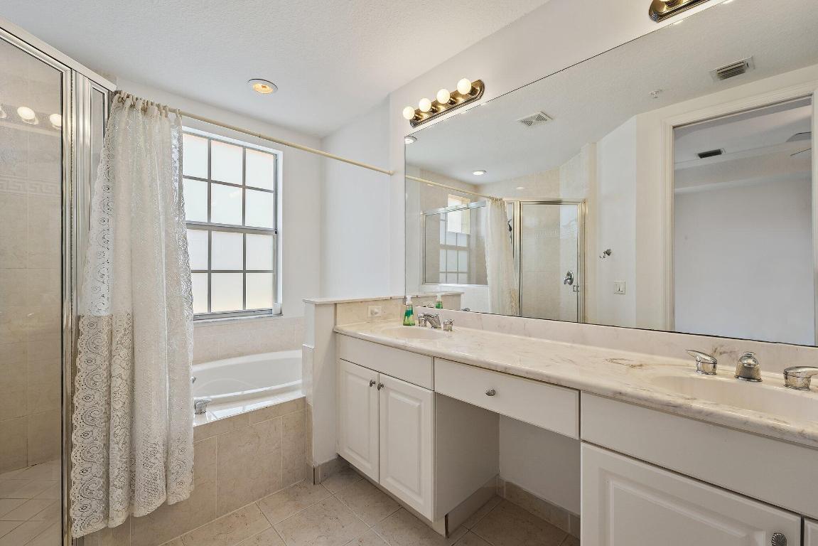 11792 Valencia Gardens Avenue