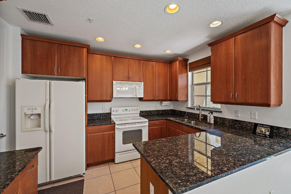 11792 Valencia Gardens Avenue