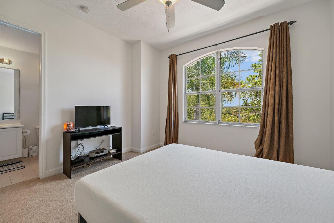 11792 Valencia Gardens Avenue