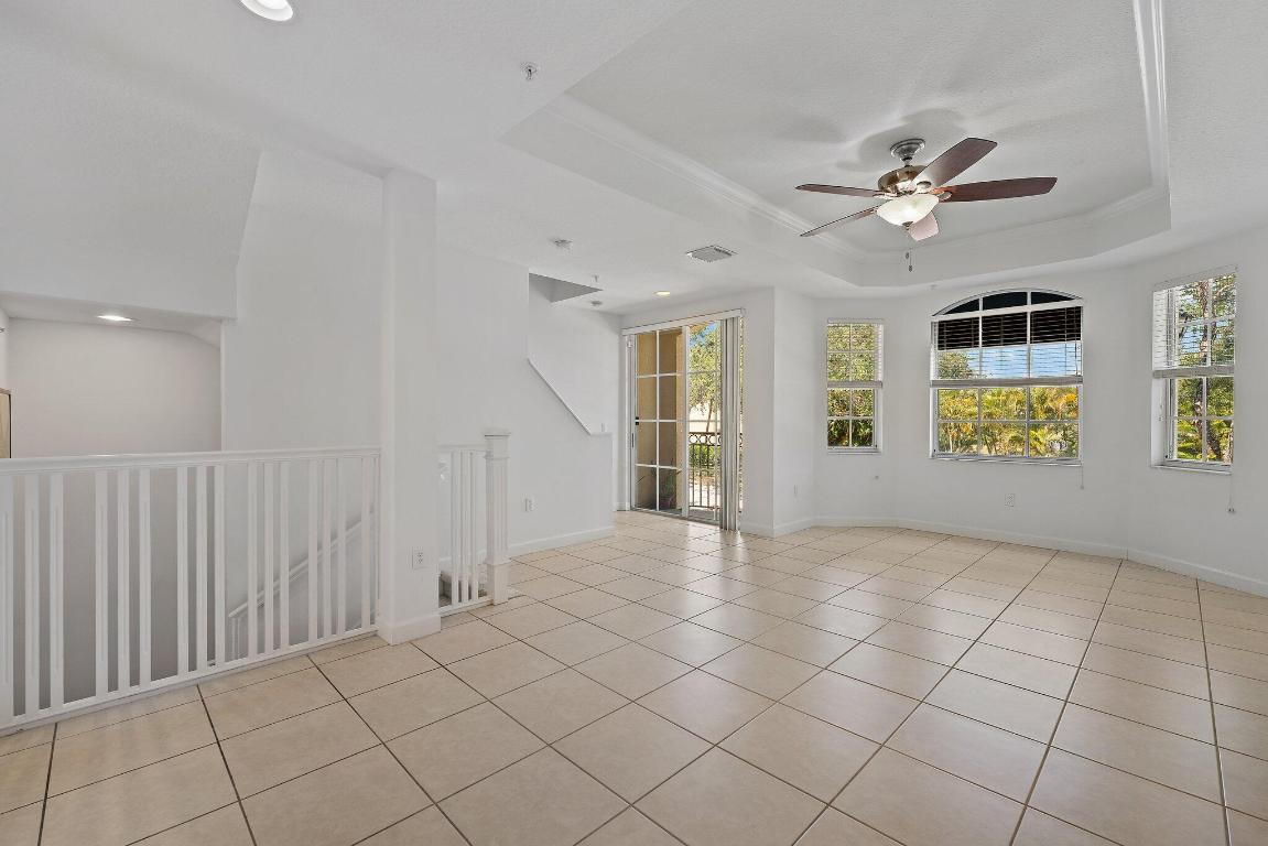 11792 Valencia Gardens Avenue