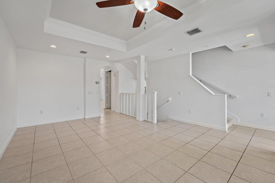 11792 Valencia Gardens Avenue