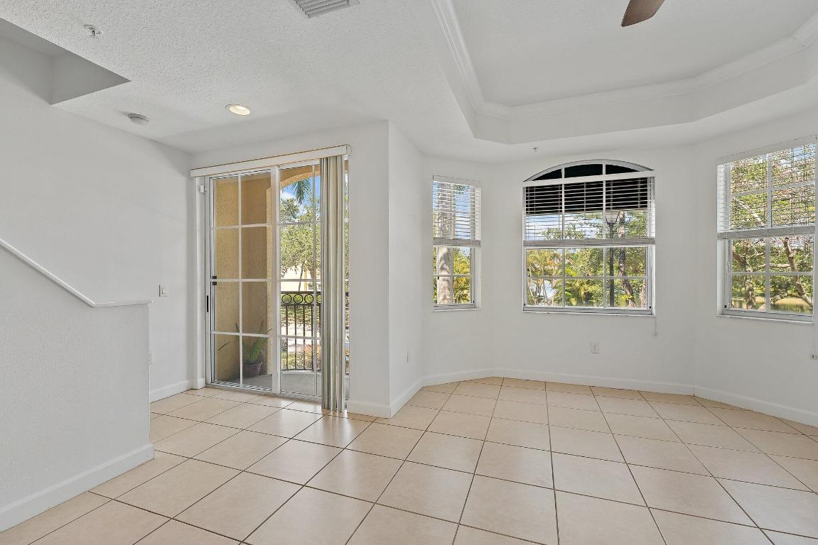 11792 Valencia Gardens Avenue