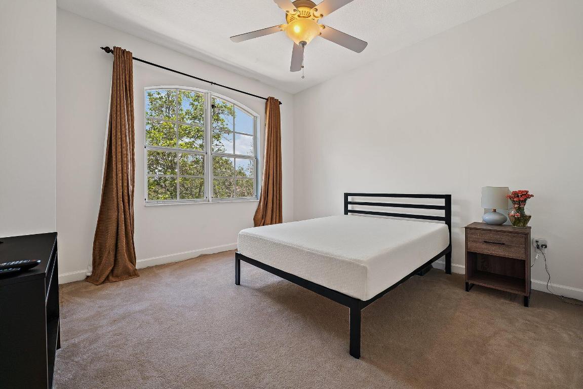 11792 Valencia Gardens Avenue