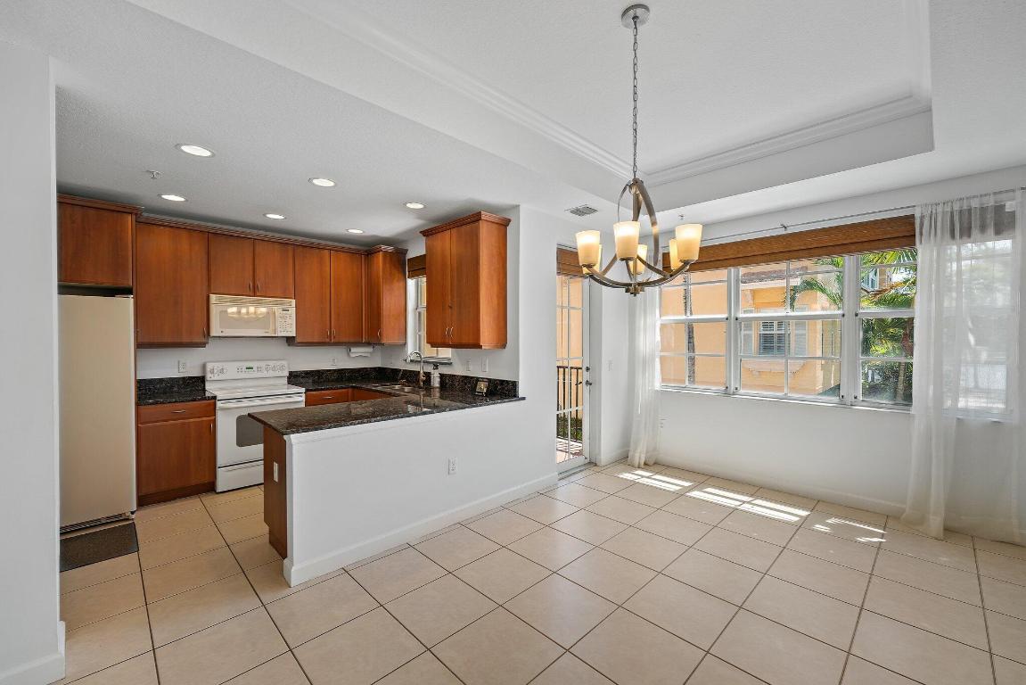 11792 Valencia Gardens Avenue