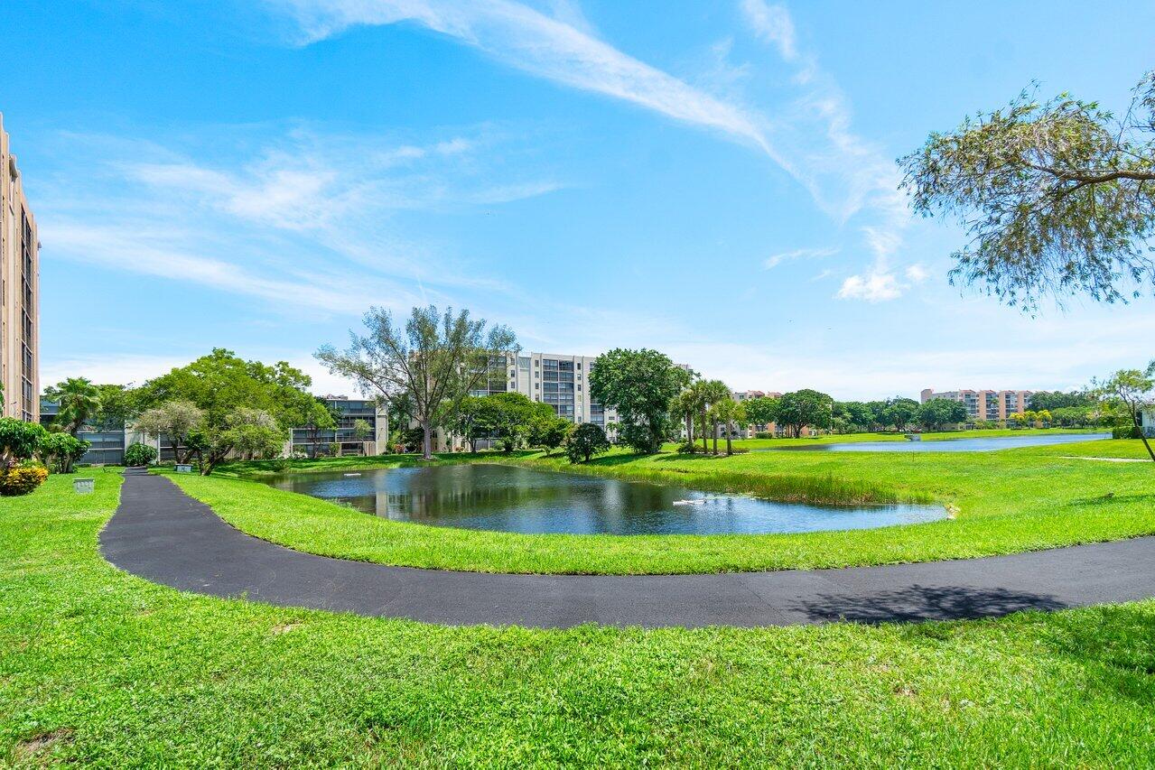 6866 Huntington Lane 205