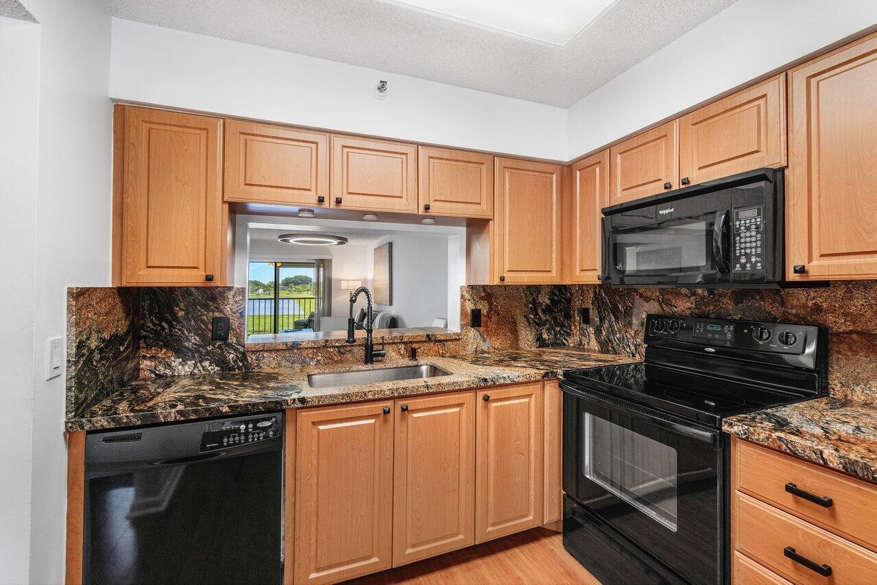 6866 Huntington Lane 205