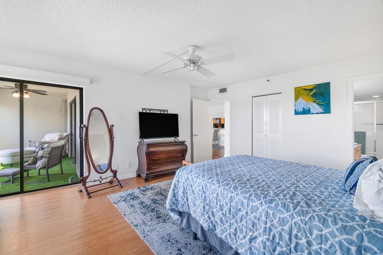 6866 Huntington Lane 205