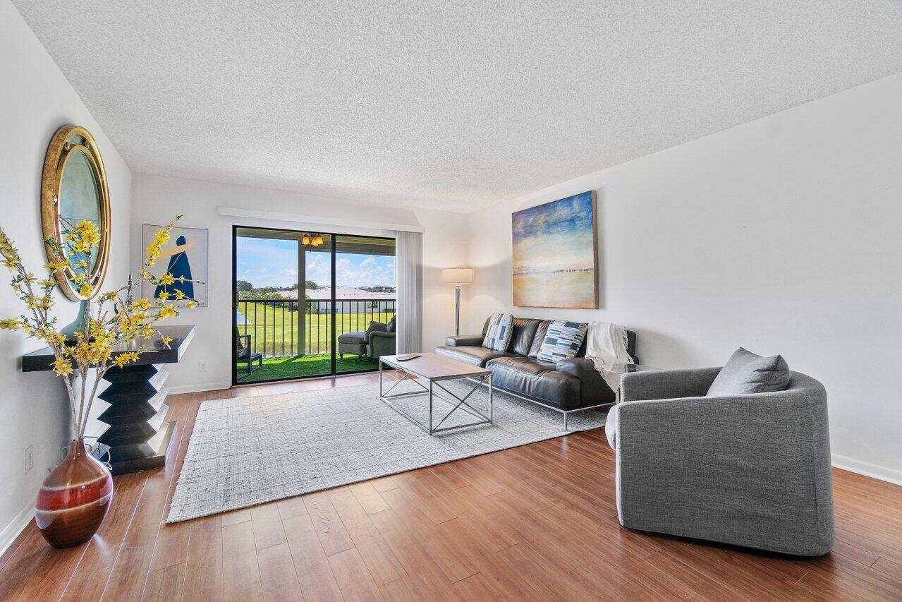 6866 Huntington Lane 205