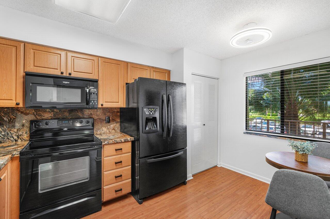 6866 Huntington Lane 205