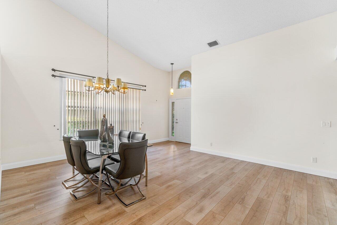 7215 Ashford Lane