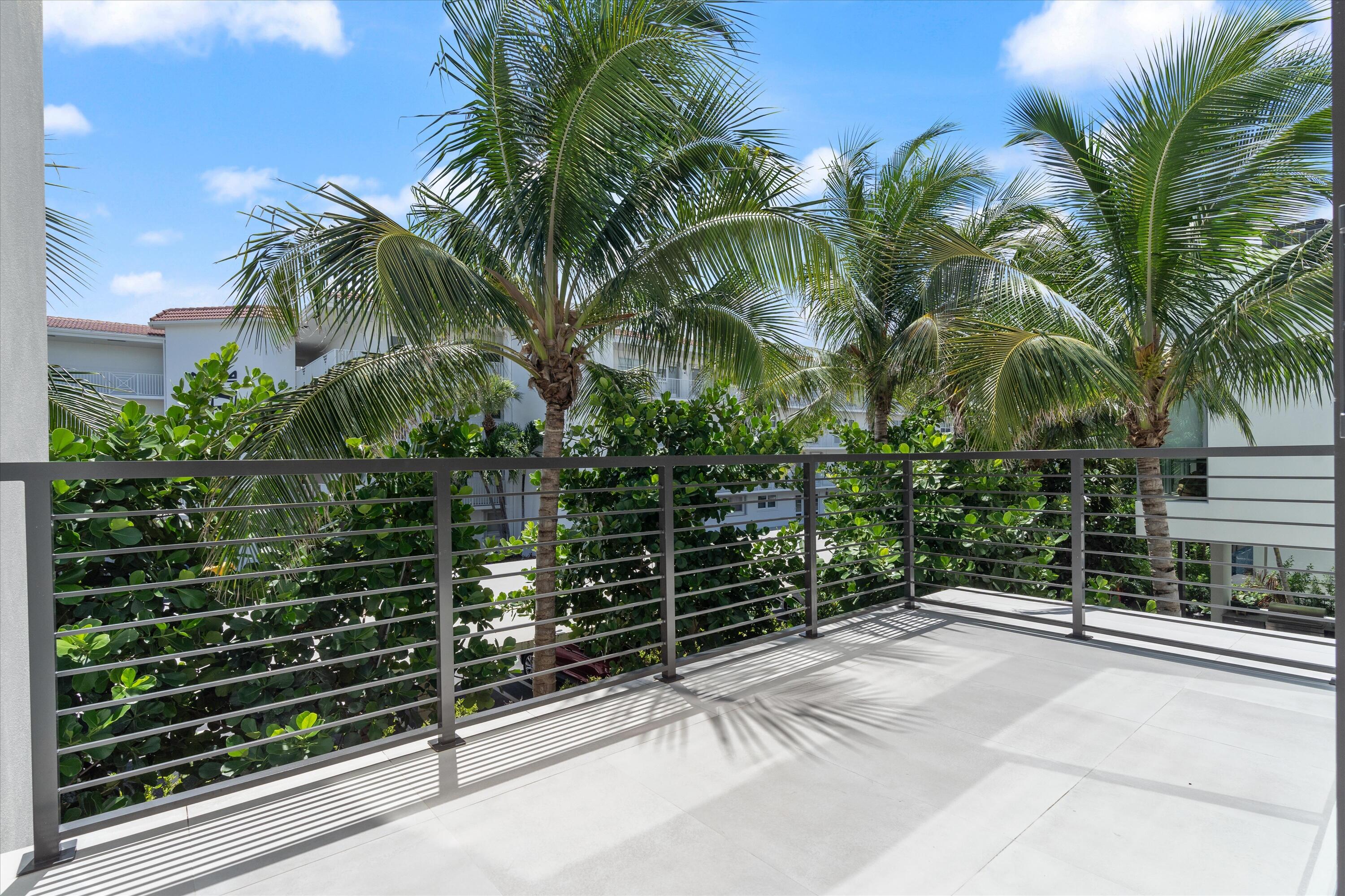 1066 Del Harbour Drive