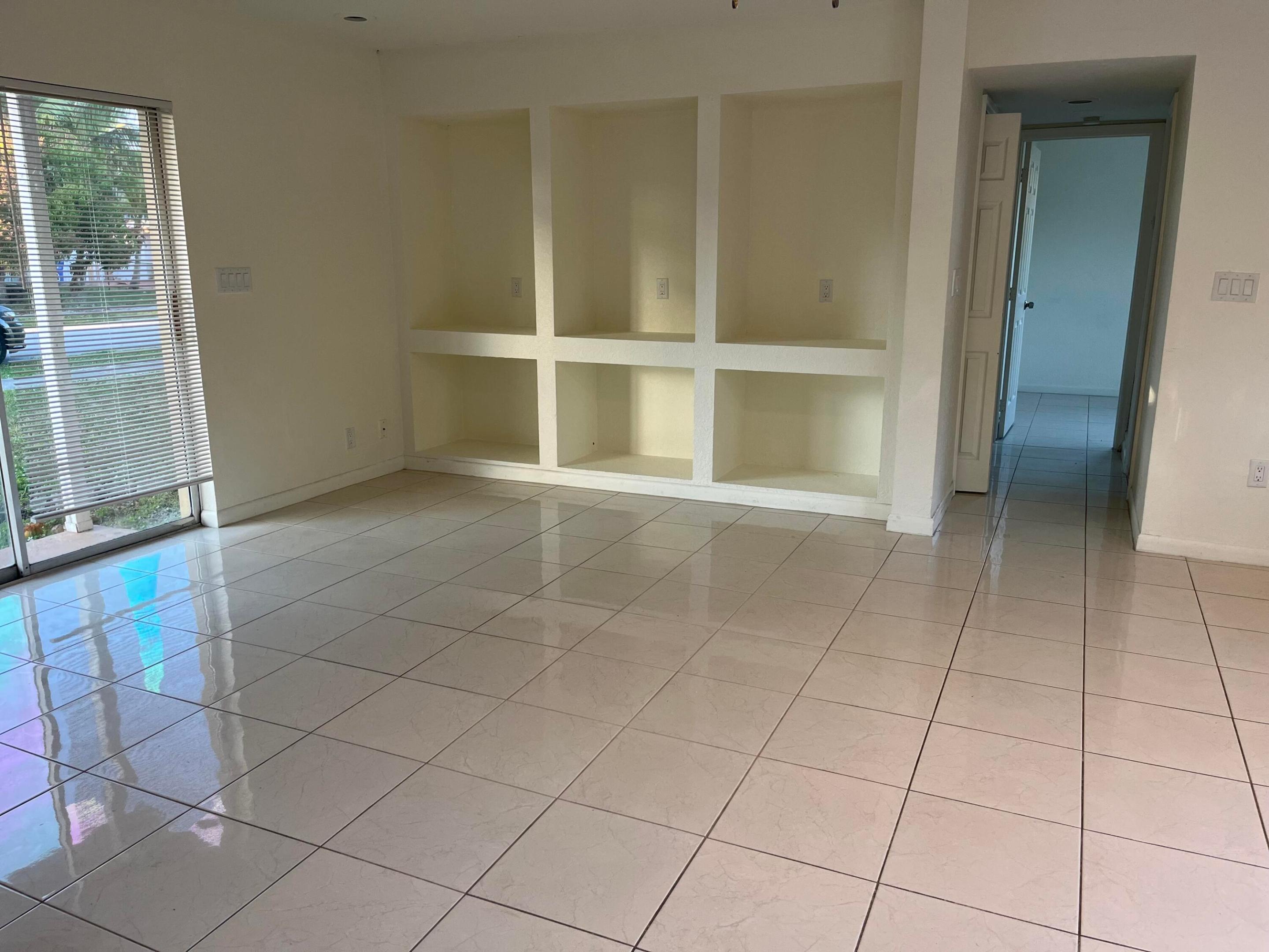 4310 NE 15th Terrace