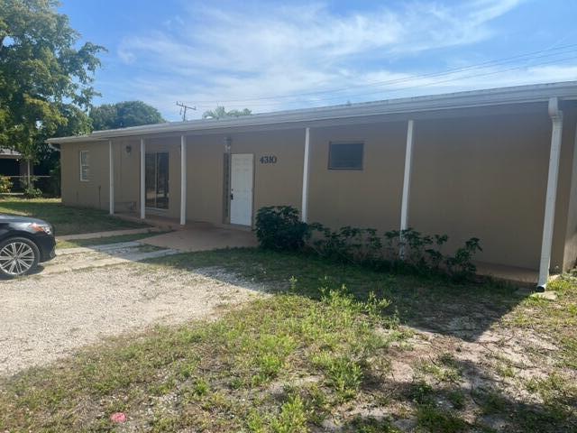 4310 NE 15th Terrace