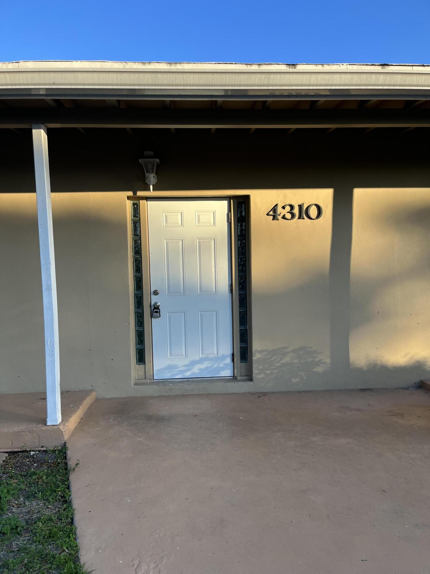 4310 NE 15th Terrace