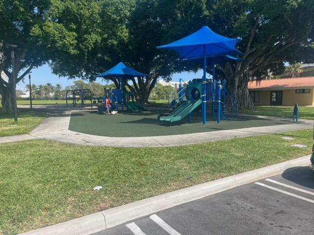 4310 NE 15th Terrace