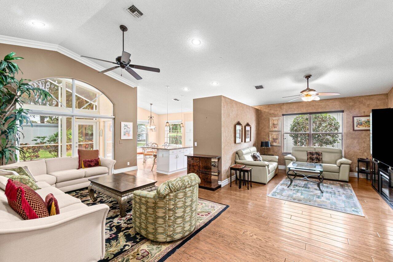 10355 Utopia Circle N