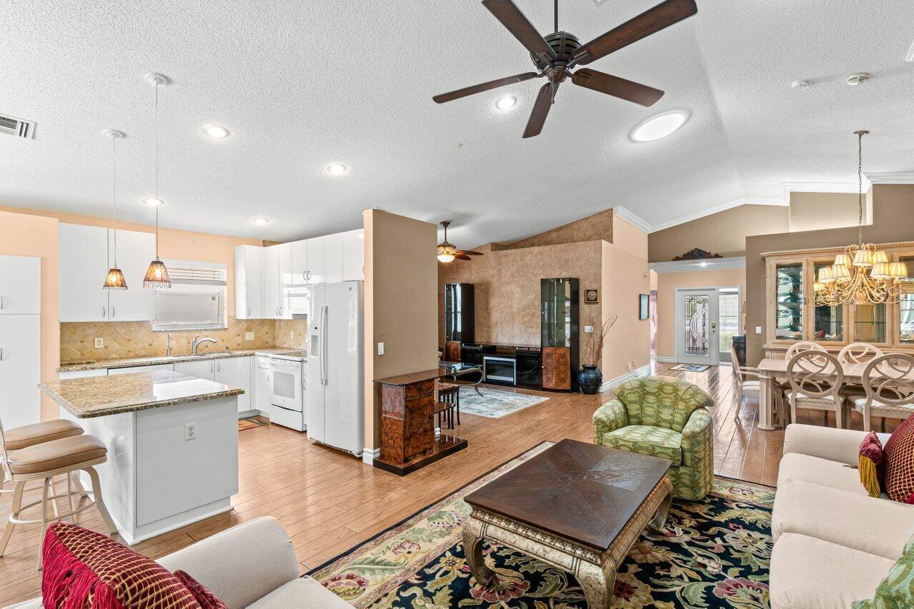 10355 Utopia Circle N