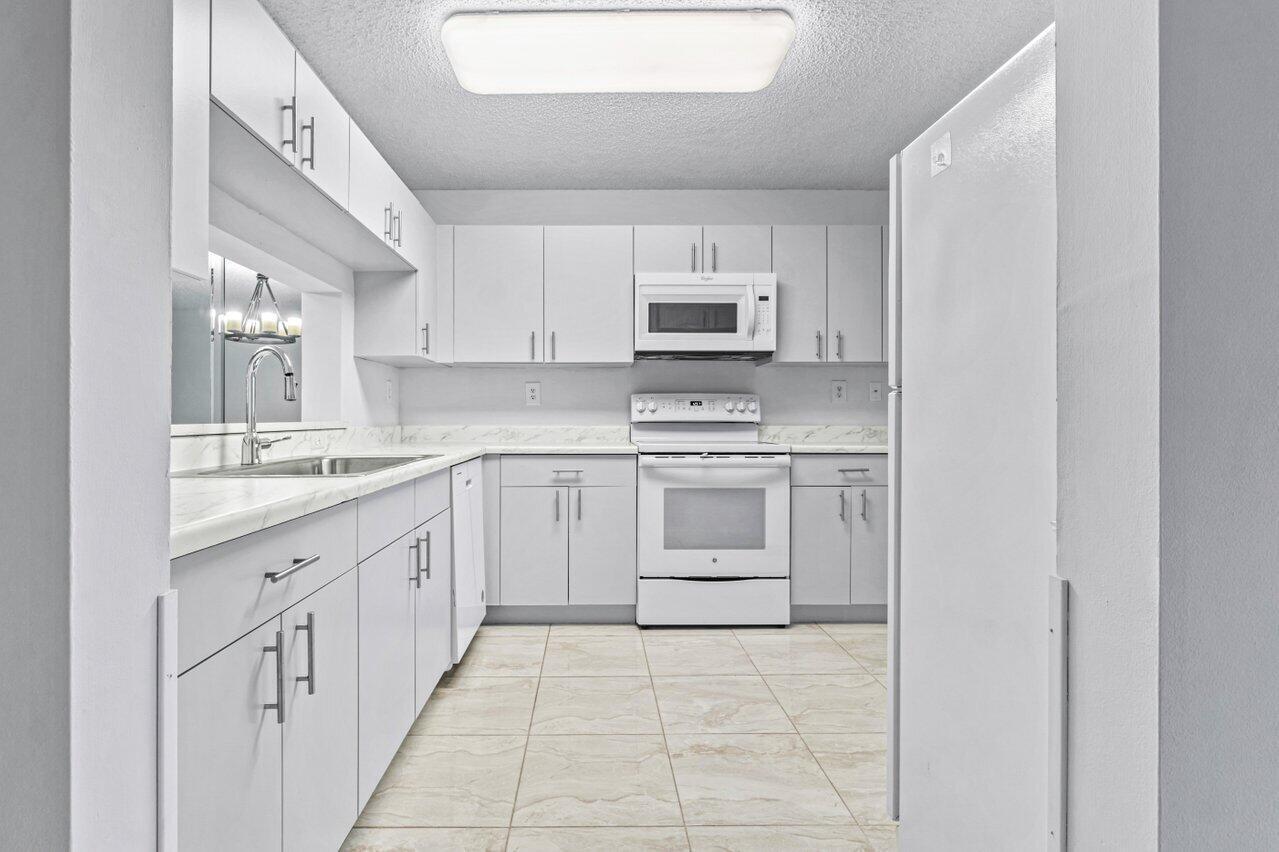 4734 Lucerne Lakes Boulevard 204