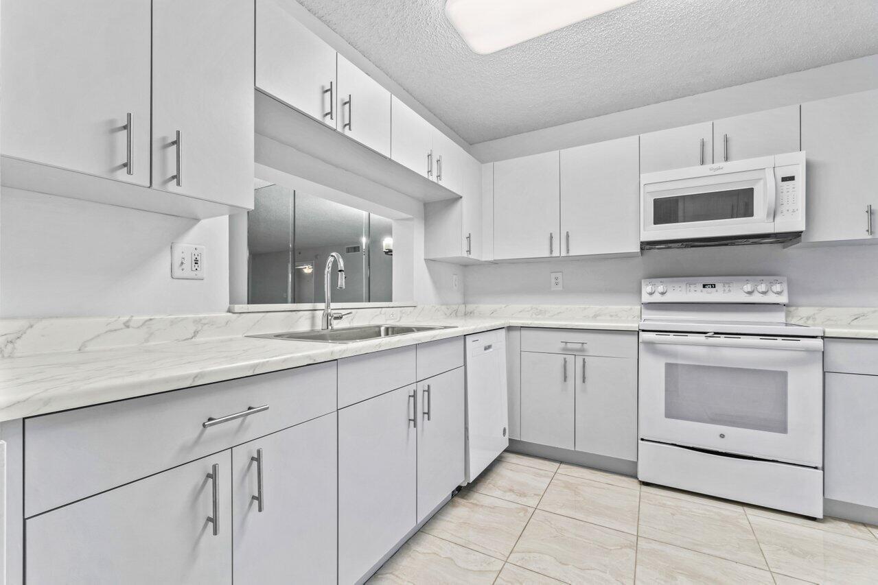 4734 Lucerne Lakes Boulevard 204