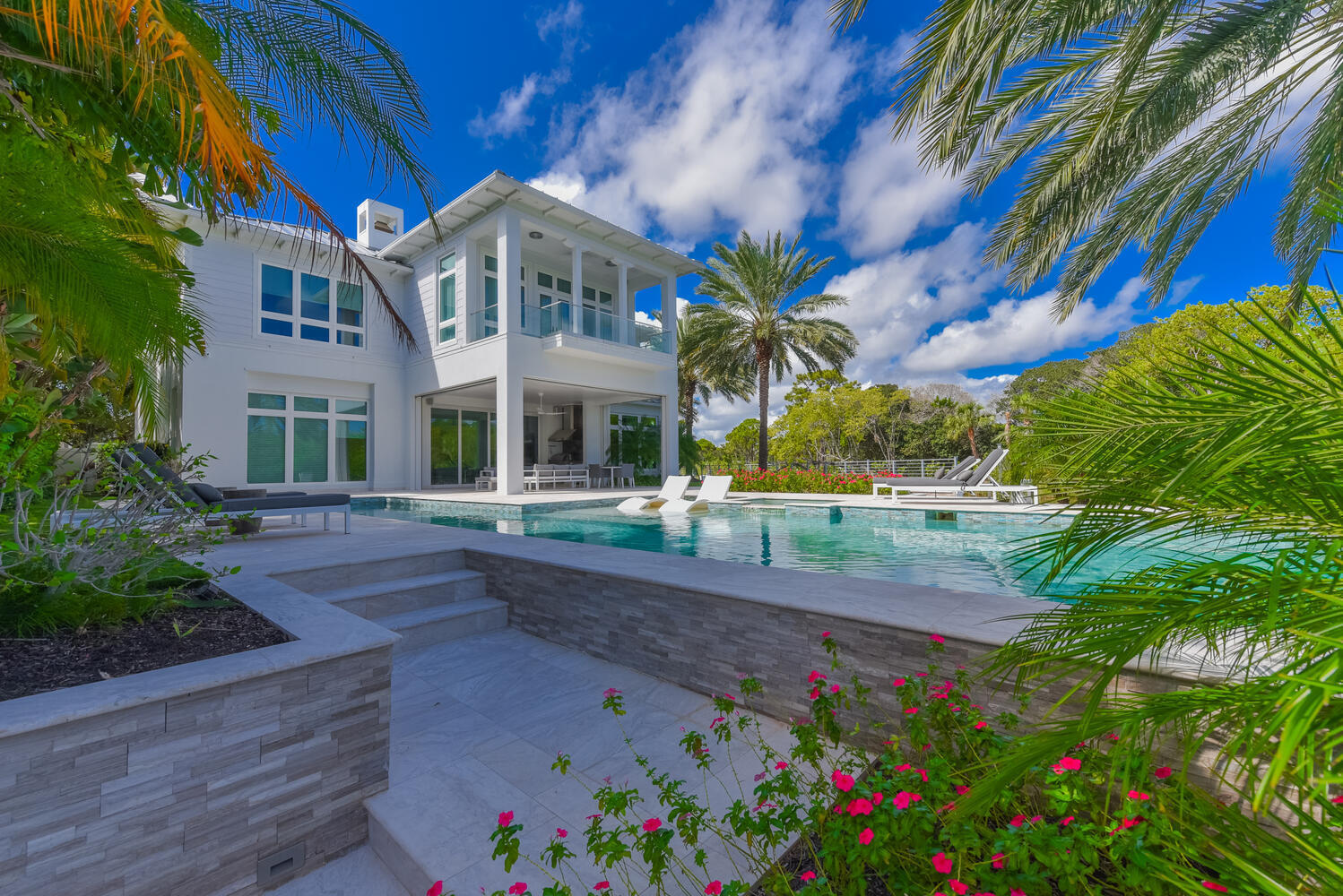 551 NE Waterway Lane