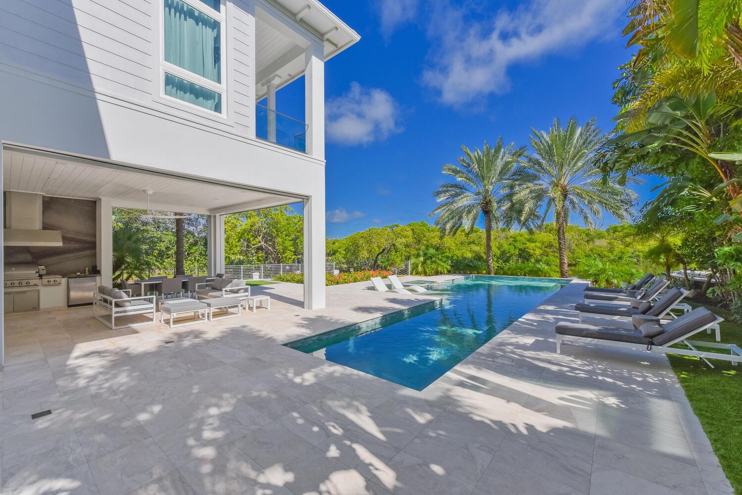 551 NE Waterway Lane