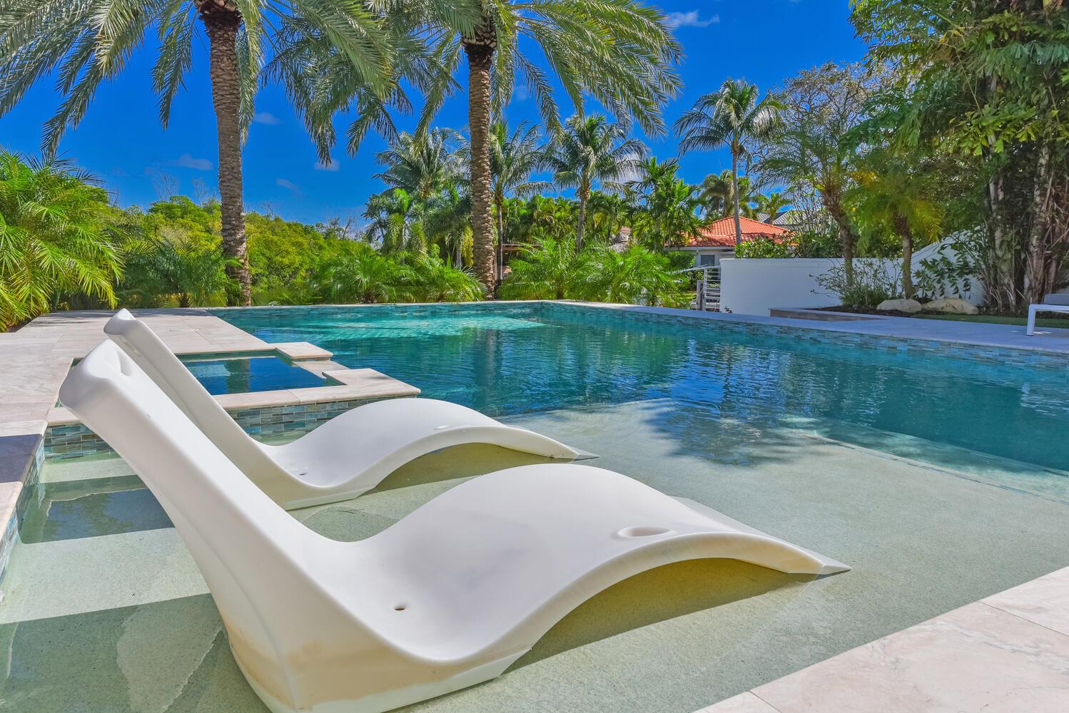 551 NE Waterway Lane