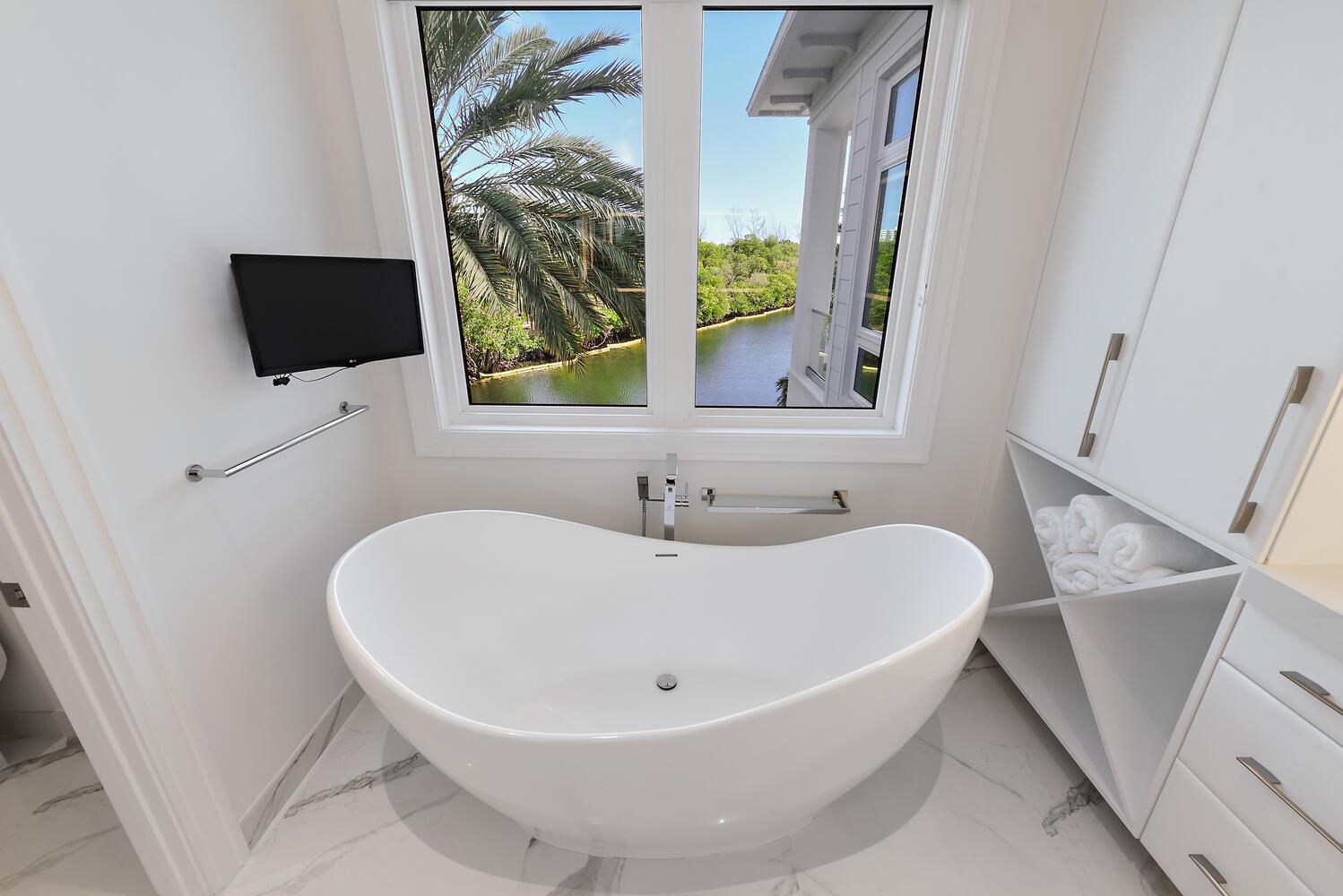 551 NE Waterway Lane