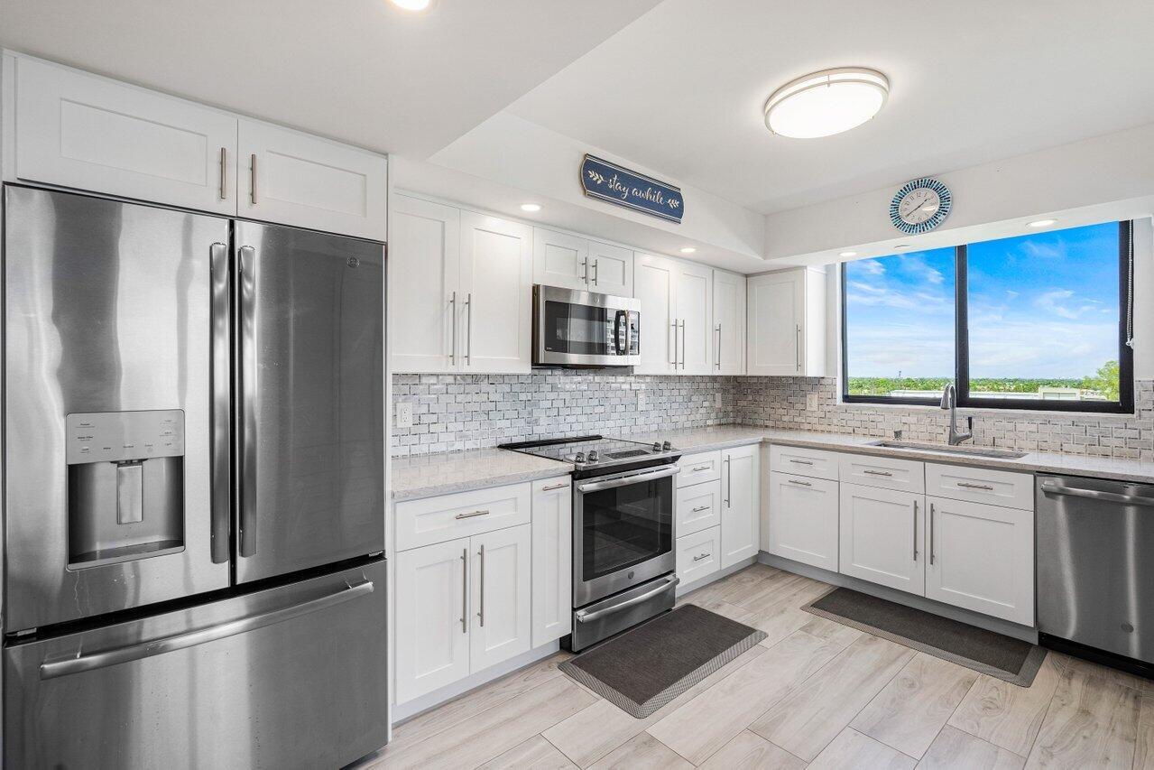 2900 NE 14th St Causeway 807