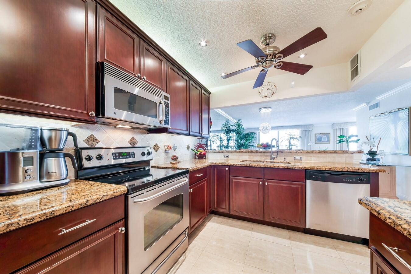 3100 NE 48th Street Ph10